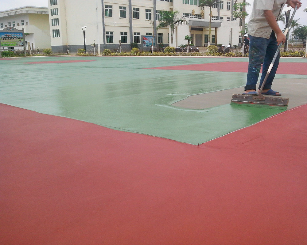 硅PU籃球場(chǎng)施工中 硅PU籃球場(chǎng)施工中