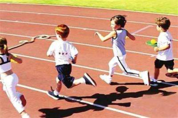 在塑膠跑道上運動的你懂得它是怎么制作的嗎？