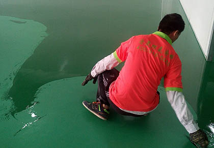 環(huán)氧防滑地坪多少錢？防靜電地板的特點是什么？