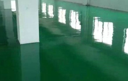 環(huán)氧自流平地坪漆完工后要如何判斷施工質(zhì)量？